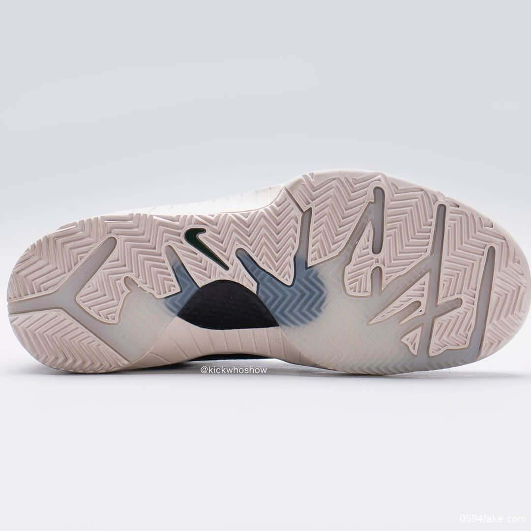 亮眼的深绿色漆面皮革!UNDEFEATED x Zoom Kobe 4 Protro这个复刻色必须安排! 货号:CQ3869-301