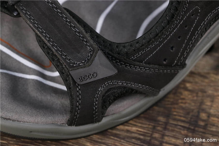 ECCO爱步沙滩鞋运动凉鞋黑色真标带半码进口头层小牛皮顶级TPU组合 货号:82002401086