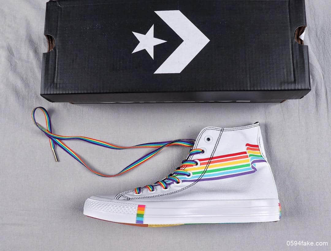 匡威Converse Chuck Taylor pride主题月彩虹底鞋面印刷最火的彩虹大底设计 货号:165719C