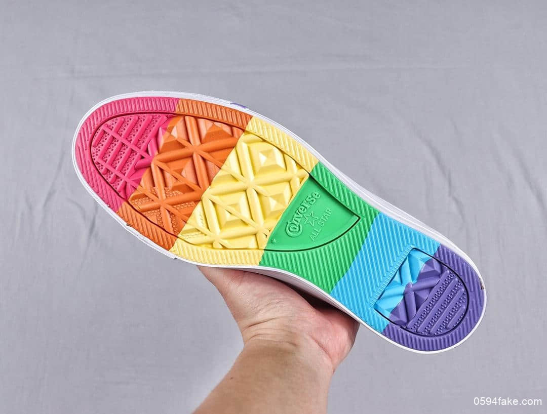 匡威Converse Chuck Taylor pride主题月彩虹底鞋面印刷最火的彩虹大底设计 货号:165719C