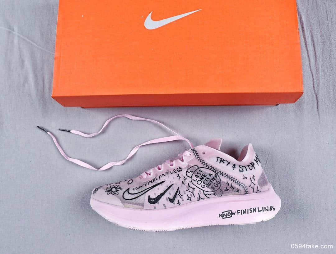 耐克联名艺术家Nathan Bell x Nike Zoom Fly SP飞行马拉松蝉翼系列休闲运动慢跑鞋巴黎粉涂鸦黑 货号：AT5242-100