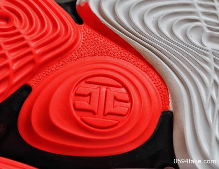 阿迪达斯哈登签名战靴再爆新配色Adidas Harden Vol.4搭载全新Light Strike缓震!