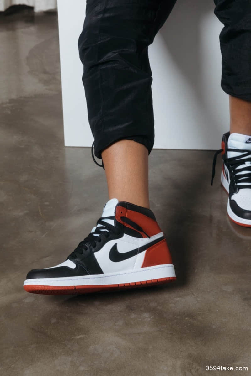 丝绸黑脚趾Air Jordan 1 Satin WMNS Black Toe发售提前!喜欢的小伙伴千万不要错过! 货号:CD0461-016