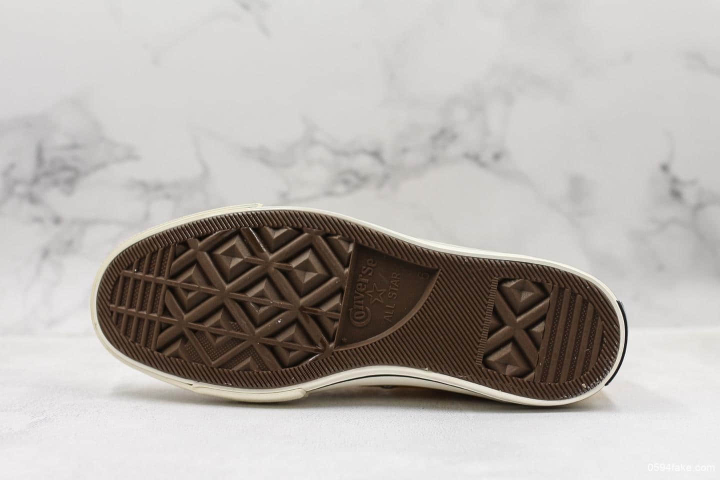 匡威Sesame Street x Converse Chuck Taylor All Star 1970 HI芝麻街联名十周年鞋限定手绘涂鸦高帮帆布鞋 货号:162054C