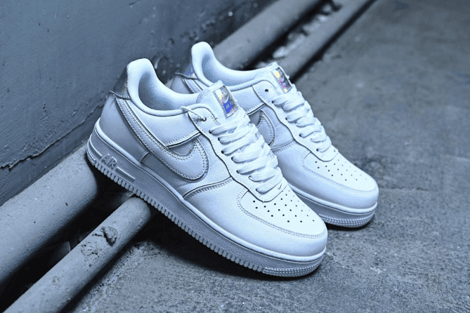 Nike Air Force 1 Low Y2K “4WhiteIRIDESCENT”炫彩镭射 耐克空军一号真标头层皮质 货号:AT6147-100