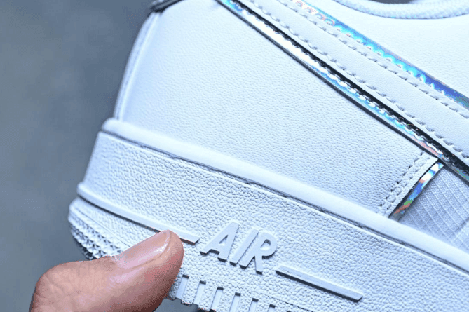 Nike Air Force 1 Low Y2K “4WhiteIRIDESCENT”炫彩镭射 耐克空军一号真标头层皮质 货号:AT6147-100