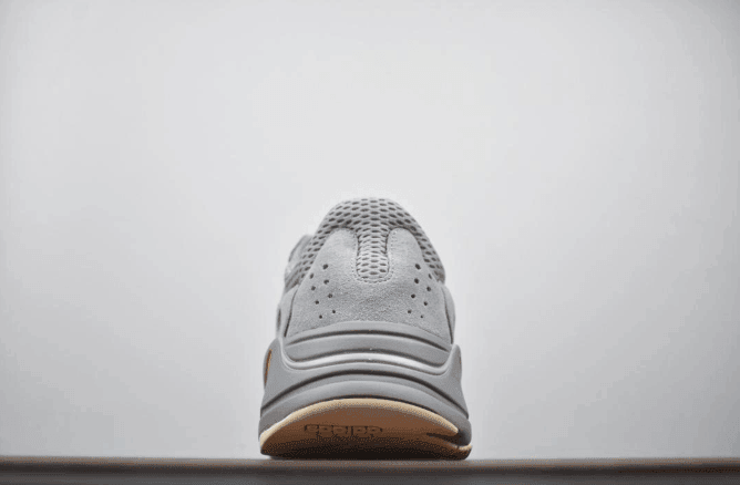 Adidas YEEZY 700 Boost惯性灰色 阿迪达斯公司级椰子700侃爷复古老爹鞋 货号:EG7597