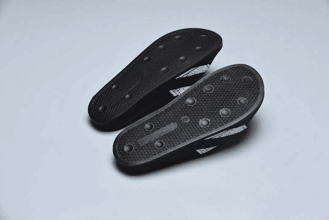 OFF-WHITE OFFCLAL SHOE BOX OW联名喷漆警戒线黑白条纹色拖鞋真标品质 货号：191607M234003