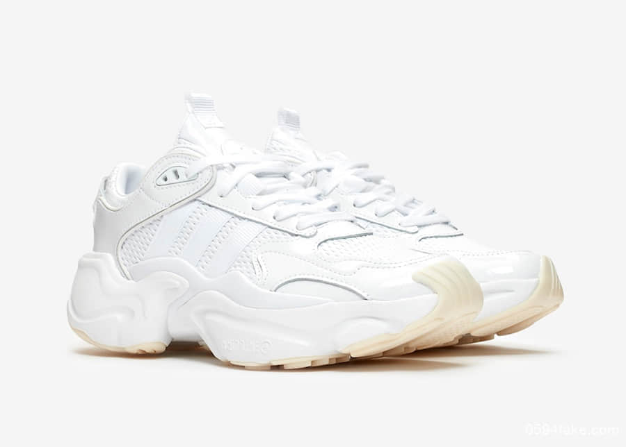 清新白色系!这双Adidas Magmur Runner真的超百搭! 货号:EE4815