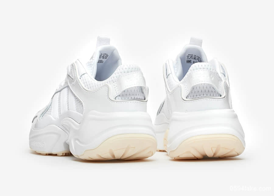 清新白色系!这双Adidas Magmur Runner真的超百搭! 货号:EE4815