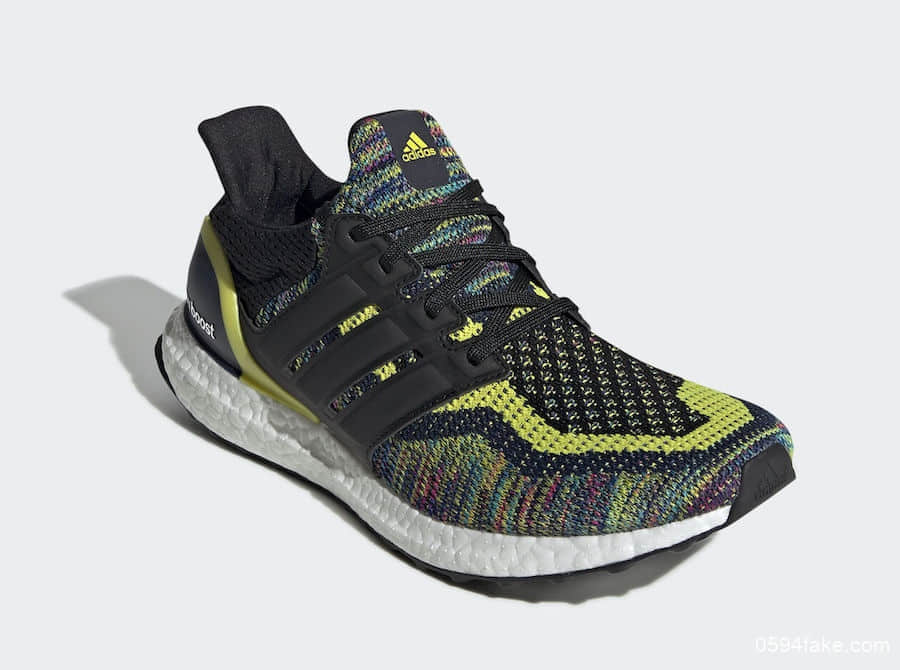 阿迪达斯Adidas Ultra Boost全新配色来袭采用了多彩色的Primeknit拼接! 货号:EG8106