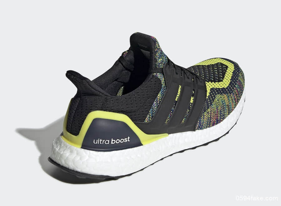 阿迪达斯Adidas Ultra Boost全新配色来袭采用了多彩色的Primeknit拼接! 货号:EG8106