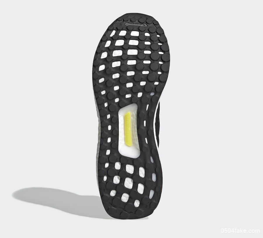 阿迪达斯Adidas Ultra Boost全新配色来袭采用了多彩色的Primeknit拼接! 货号:EG8106