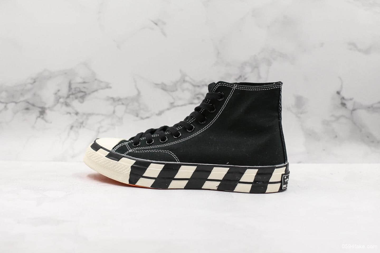 匡威OFF-WHITE x Converse 2.0 OW匡威联名黑白棋格帆布鞋板鞋粗半码条纹黑白 货号:163862C