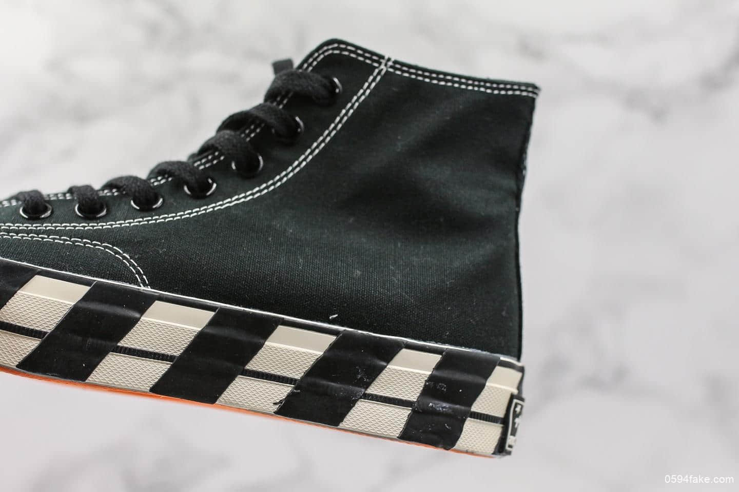 匡威OFF-WHITE x Converse 2.0 OW匡威联名黑白棋格帆布鞋板鞋粗半码条纹黑白 货号:163862C