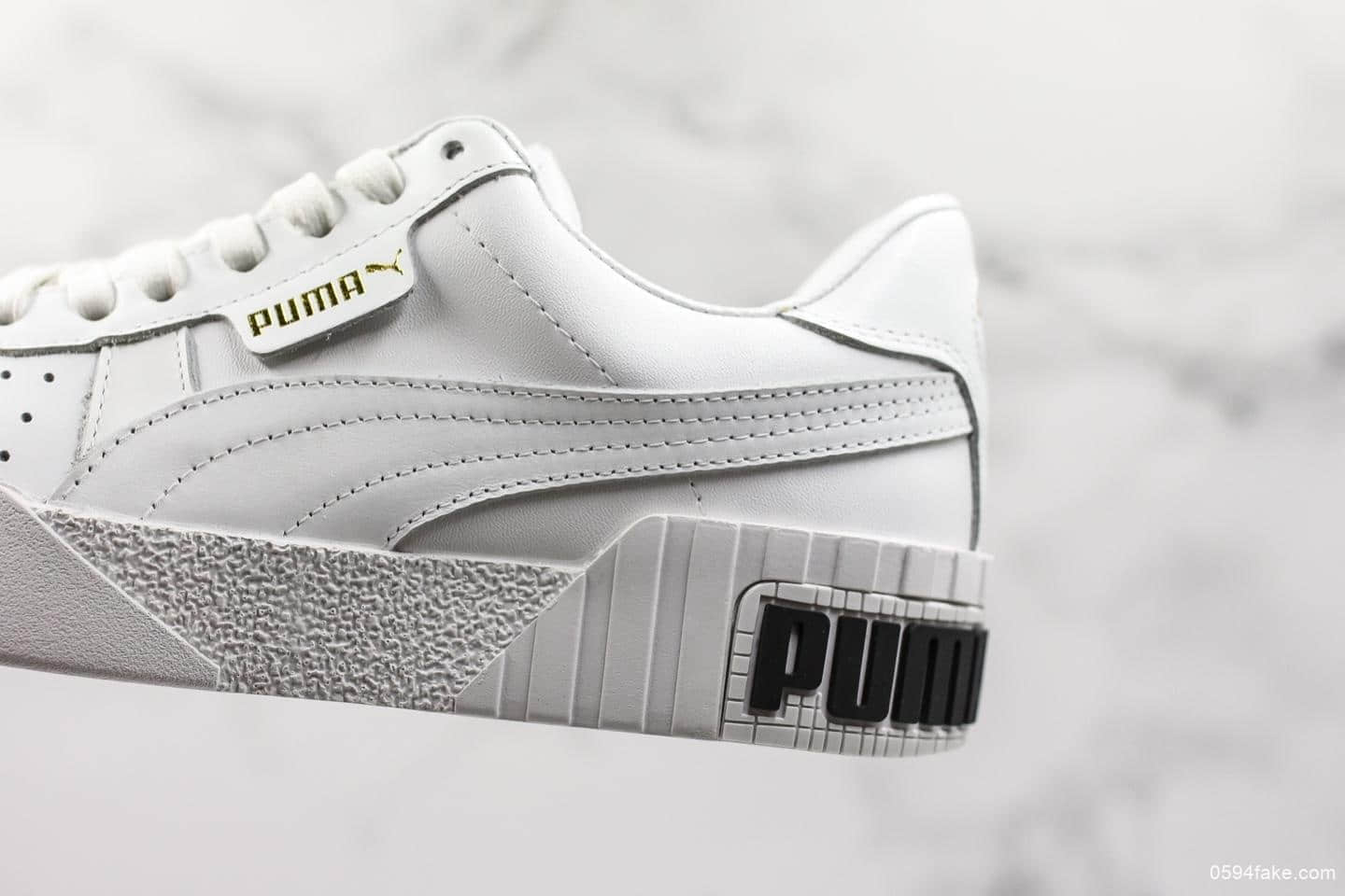 彪马PUMA SUEDE PLARFOTM GOLD时尚百搭休闲经典彪马板鞋公司级版本刘雯代言款 货号:370811-01