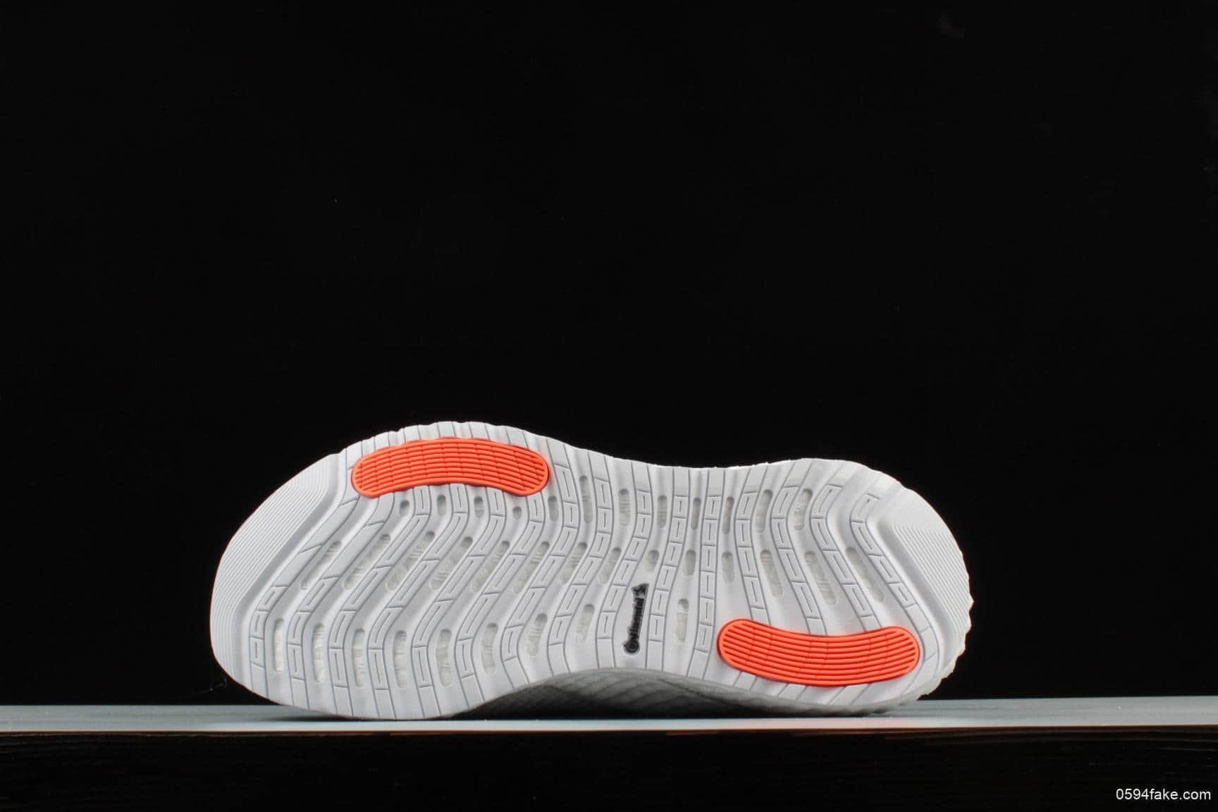 阿迪达斯Adidas Alphaboost System阿尔法白色真标带半码正确立体高频压纹 货号:G28581