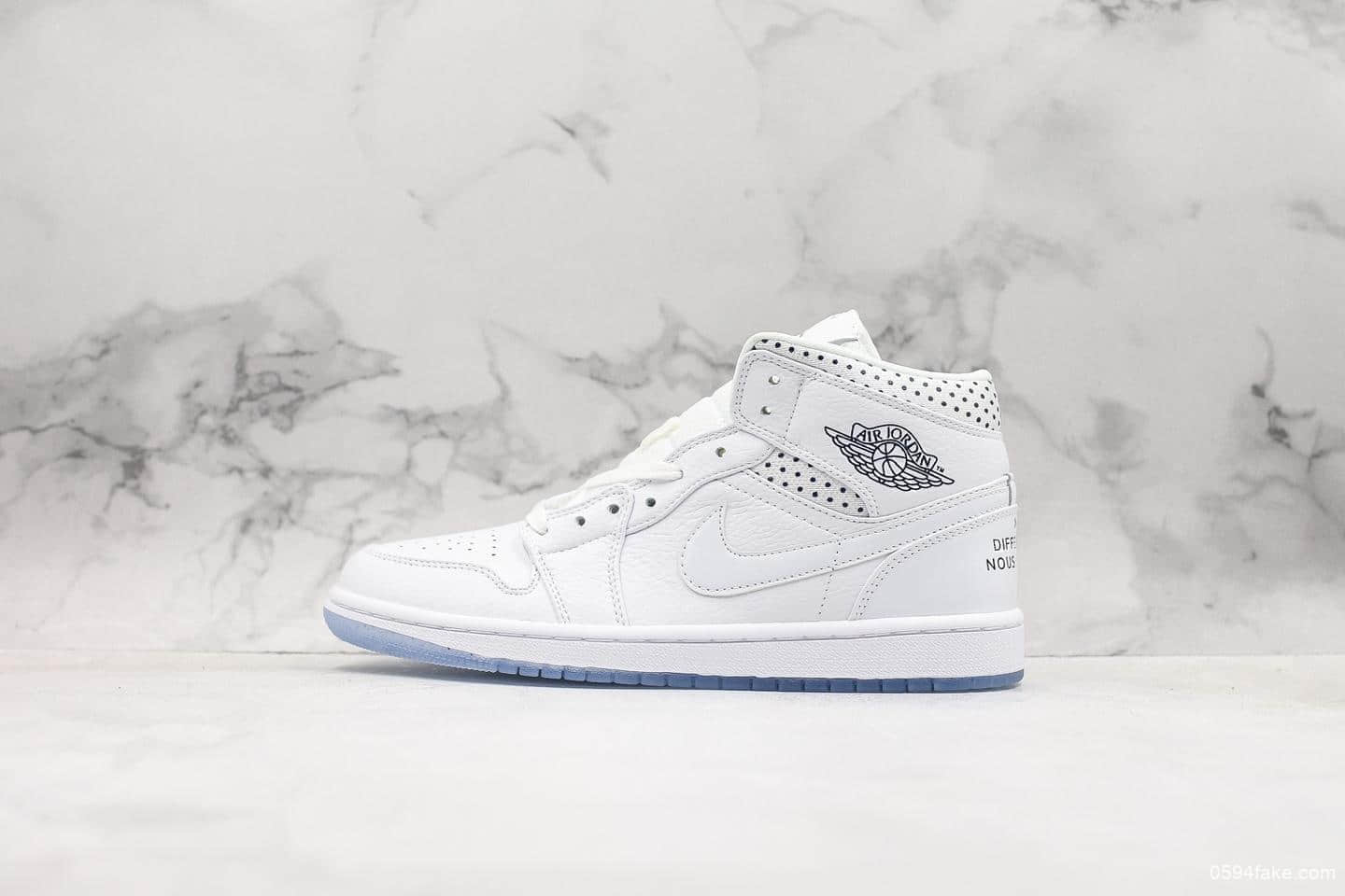 耐克Nike Wmns Air Jordan 1 Mid Unite Totale乔丹1代纯原版本复古经典中帮实战篮球鞋蓝白波点透明水晶底 货号:CI9100-100