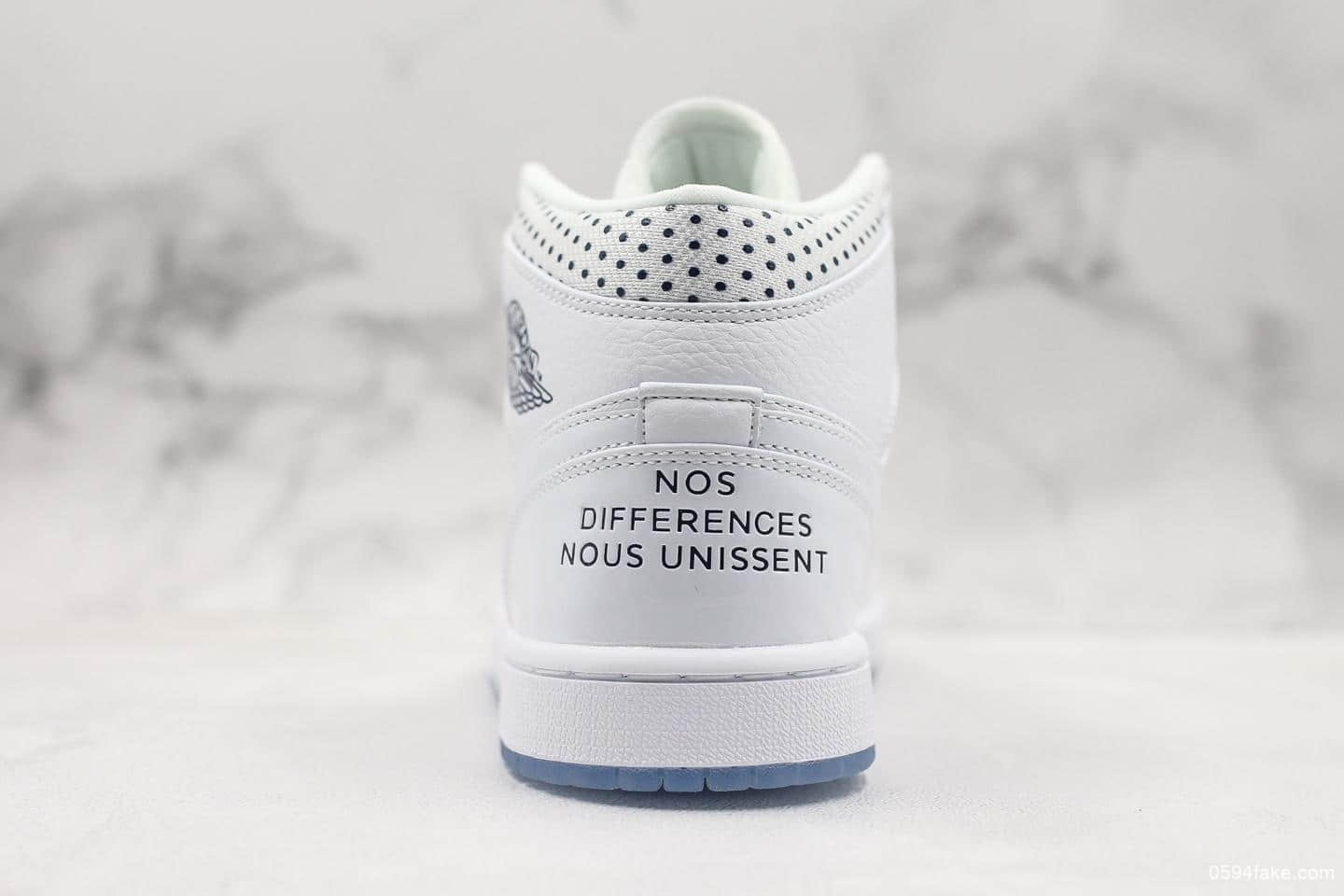 耐克Nike Wmns Air Jordan 1 Mid Unite Totale乔丹1代纯原版本复古经典中帮实战篮球鞋蓝白波点透明水晶底 货号:CI9100-100