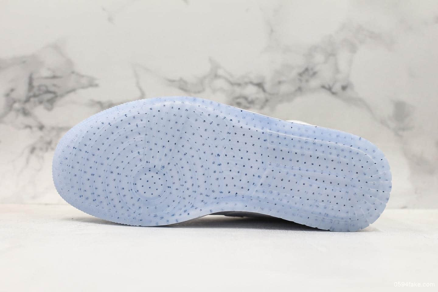 耐克Nike Wmns Air Jordan 1 Mid Unite Totale乔丹1代纯原版本复古经典中帮实战篮球鞋蓝白波点透明水晶底 货号:CI9100-100