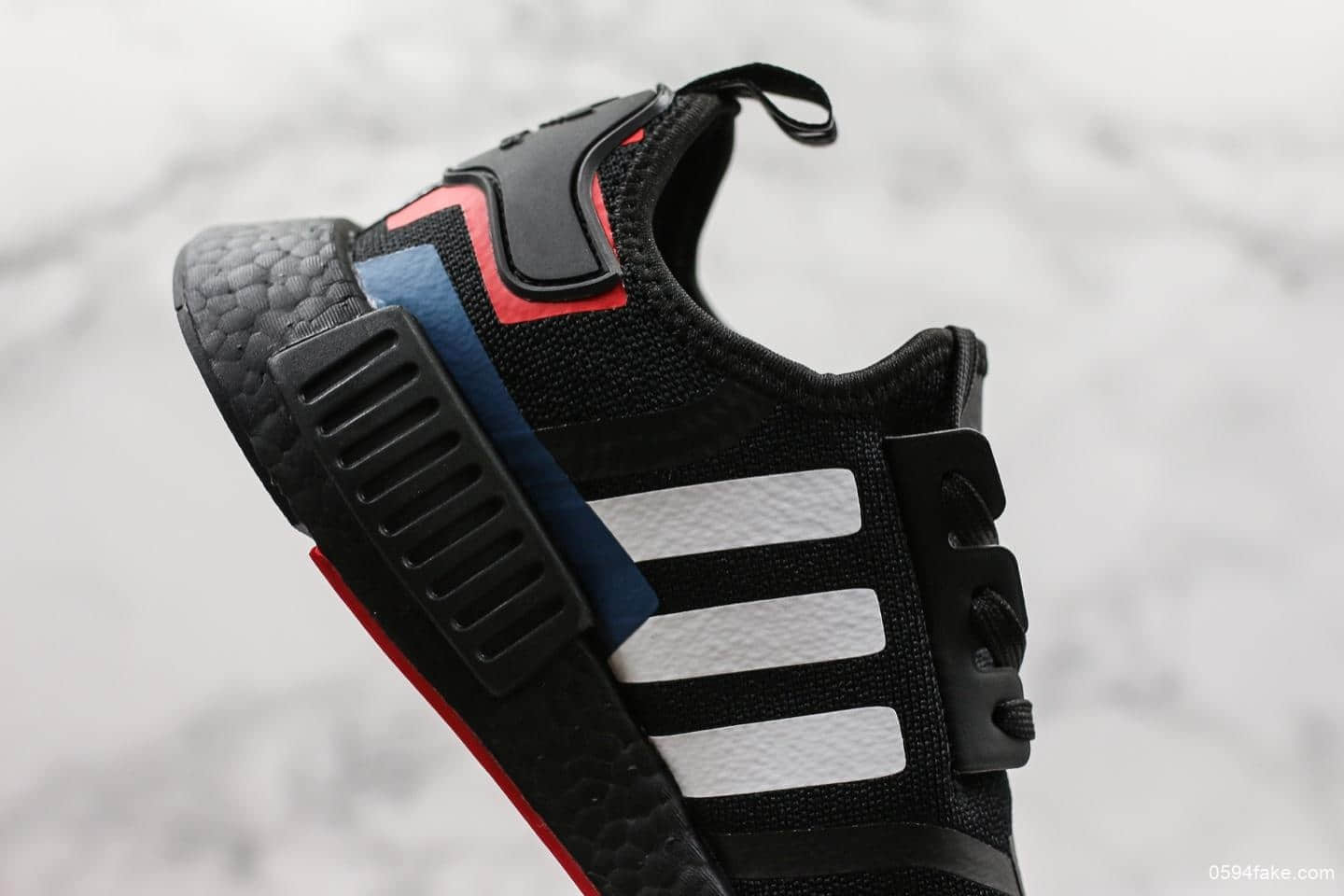 阿迪达斯Adidas NMD R1公司级版本专柜同步休闲运动原厂巴斯夫大底高密度弹性针织鞋面首发新配色 货号:EF1734