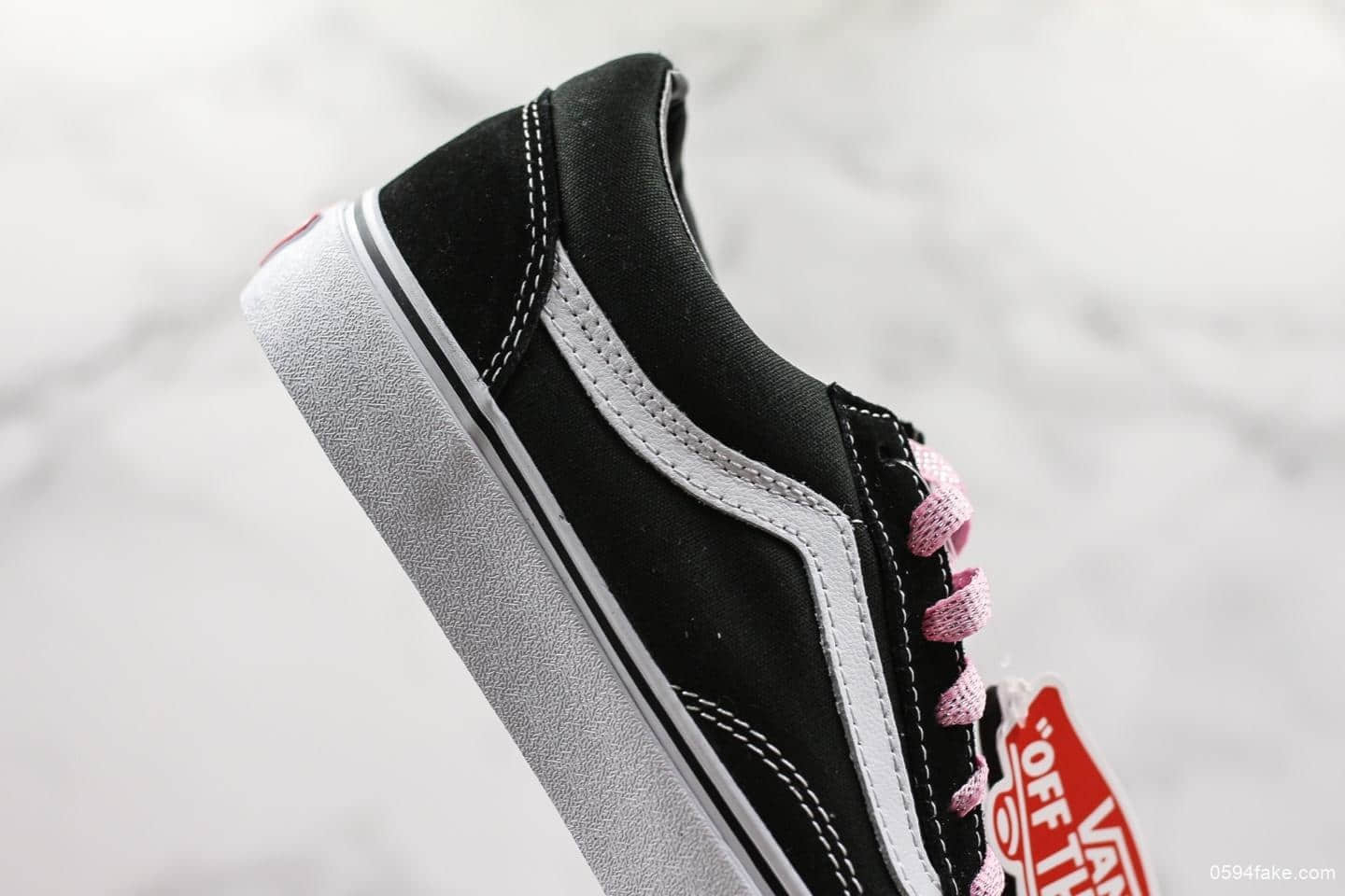 万斯Alyx x Vans Vault OG Sk8-Hi LX美式经典安纳海姆系列低帮硫化休闲运动板鞋AS黑白粉 货号:VN0A3AUUO0X