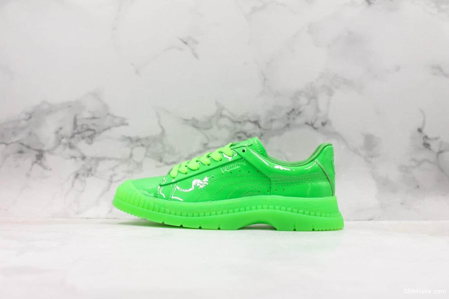 彪马Puma Utility Leather Wns Pastel纯原版本低帮休闲运动饼干马丁板鞋漆皮果冻原谅绿 货号:371213-01