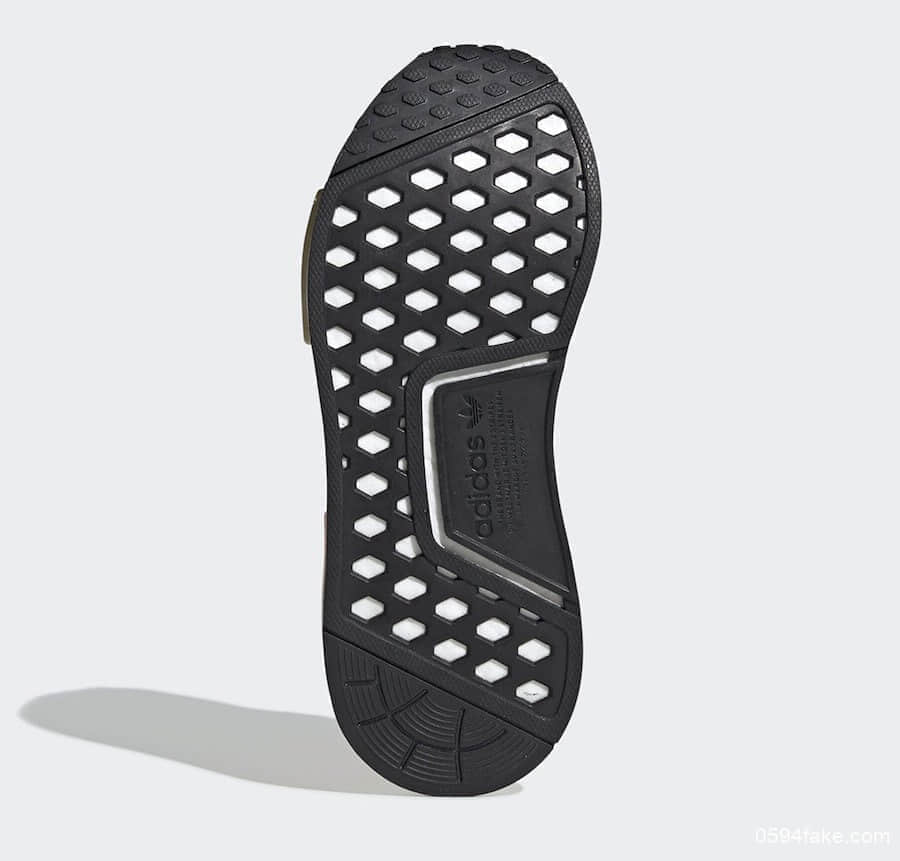 粉嫩又清新!这双adidas NMD R1女孩子一定要pick! 货号:EE6434