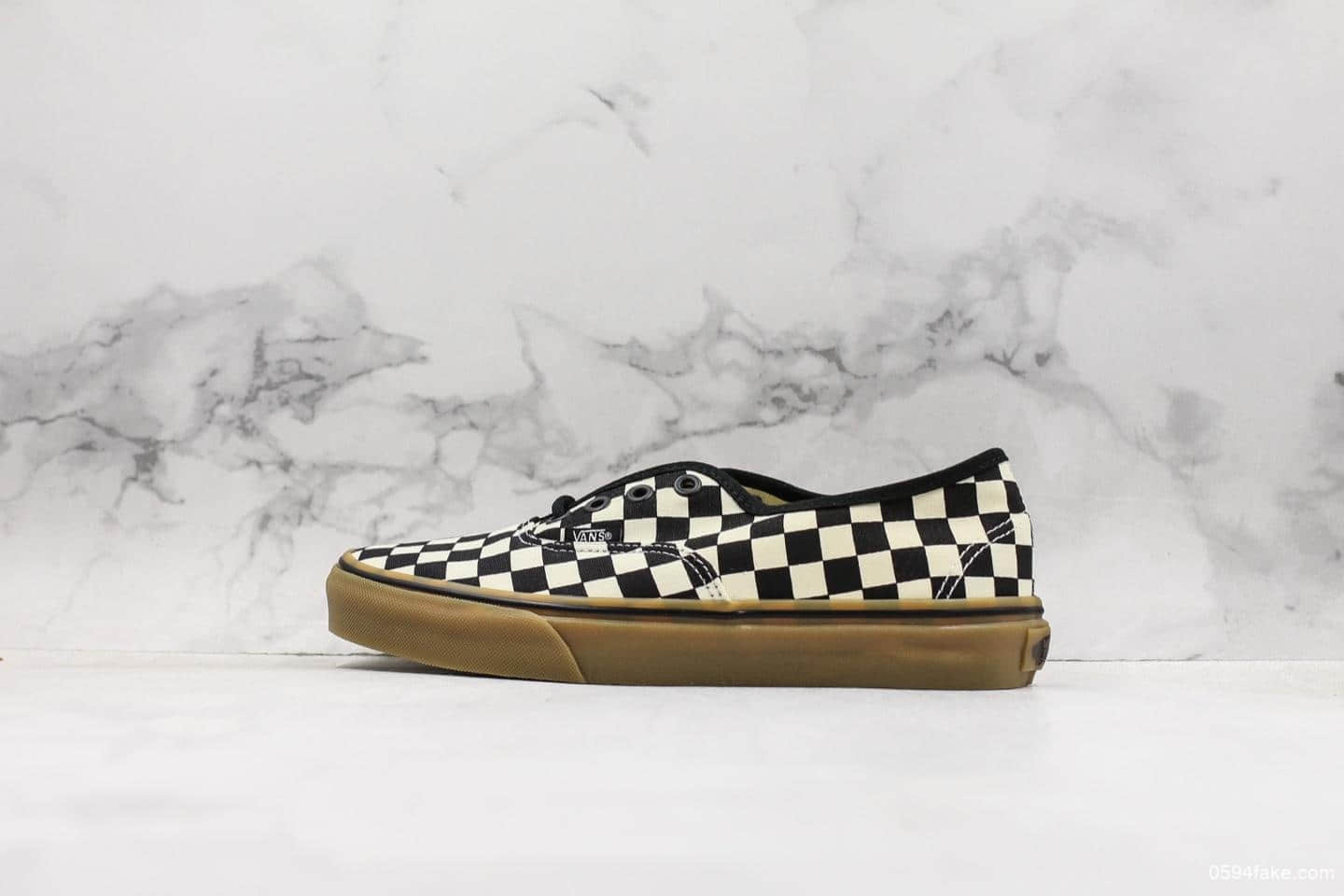 万斯Vans Authentic黑白棋盘格真标带半码 休闲帆布板鞋真标硫化大底 货号:VN0004MKIBB