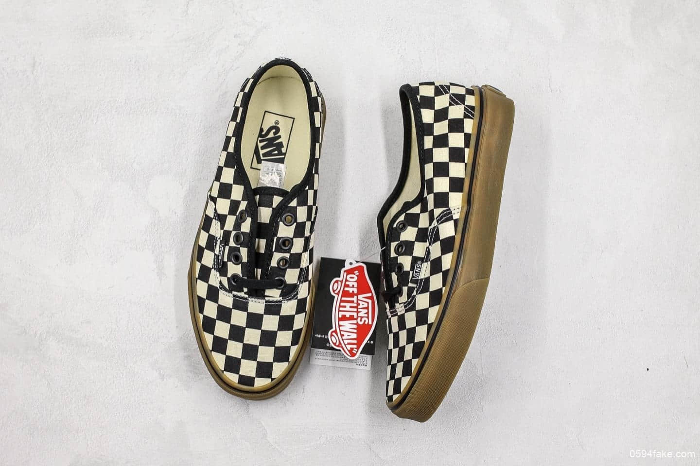 万斯Vans Authentic黑白棋盘格真标带半码 休闲帆布板鞋真标硫化大底 货号:VN0004MKIBB