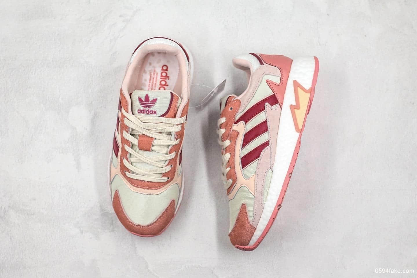 阿迪达斯Adidas Tresc Run Boost火焰系列粉桔色真标带半码真爆米花复古休闲运动跑步鞋 货号:FV4715