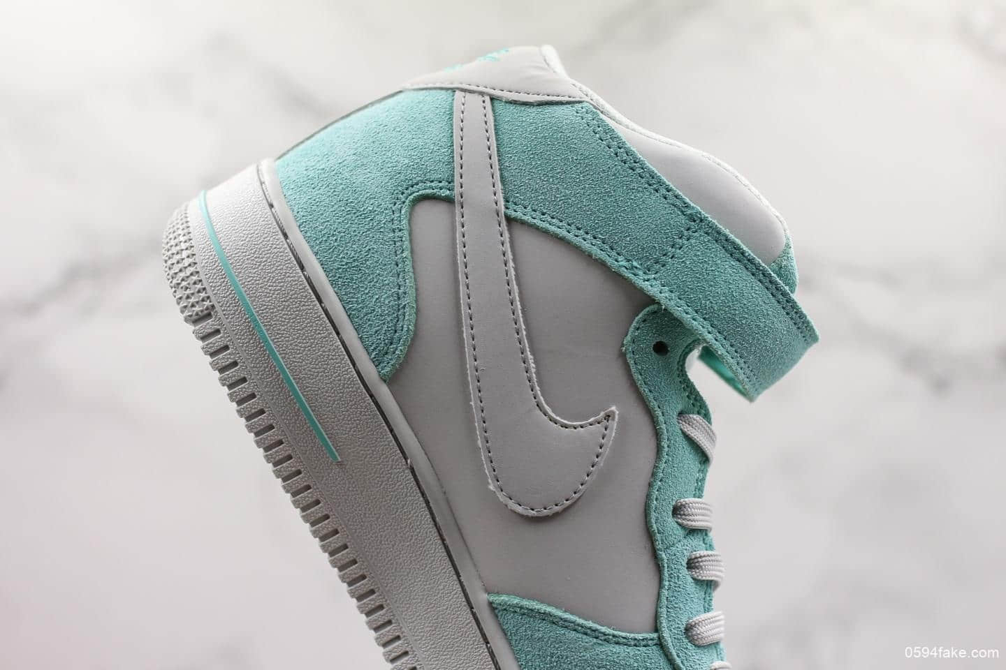 耐克Nike Air Force 1 mid 19S Tiffany纯原版本中帮蒂芙尼绿翻毛皮鞋面区别市面通货版本 货号:596728-301