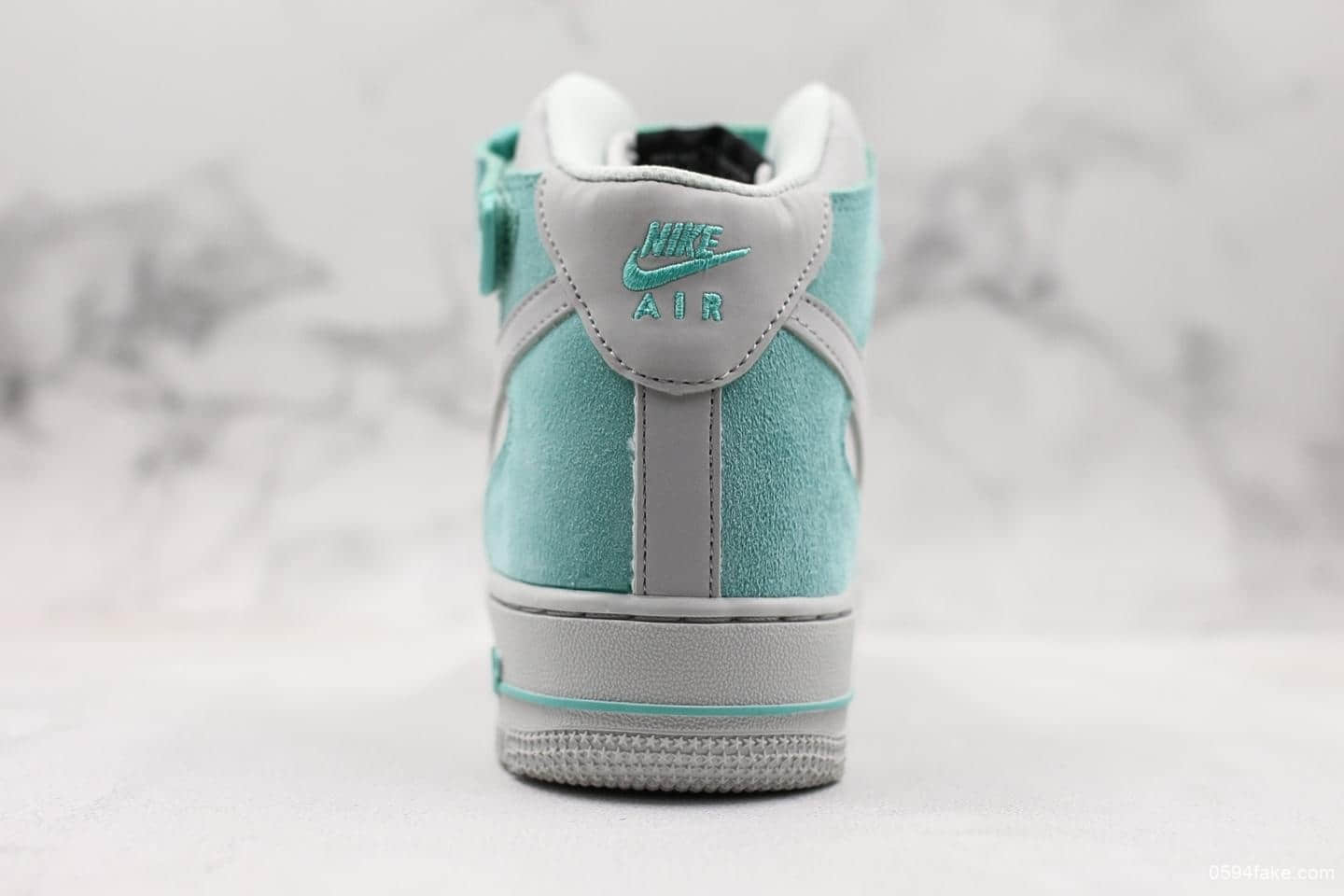 耐克Nike Air Force 1 mid 19S Tiffany纯原版本中帮蒂芙尼绿翻毛皮鞋面区别市面通货版本 货号:596728-301