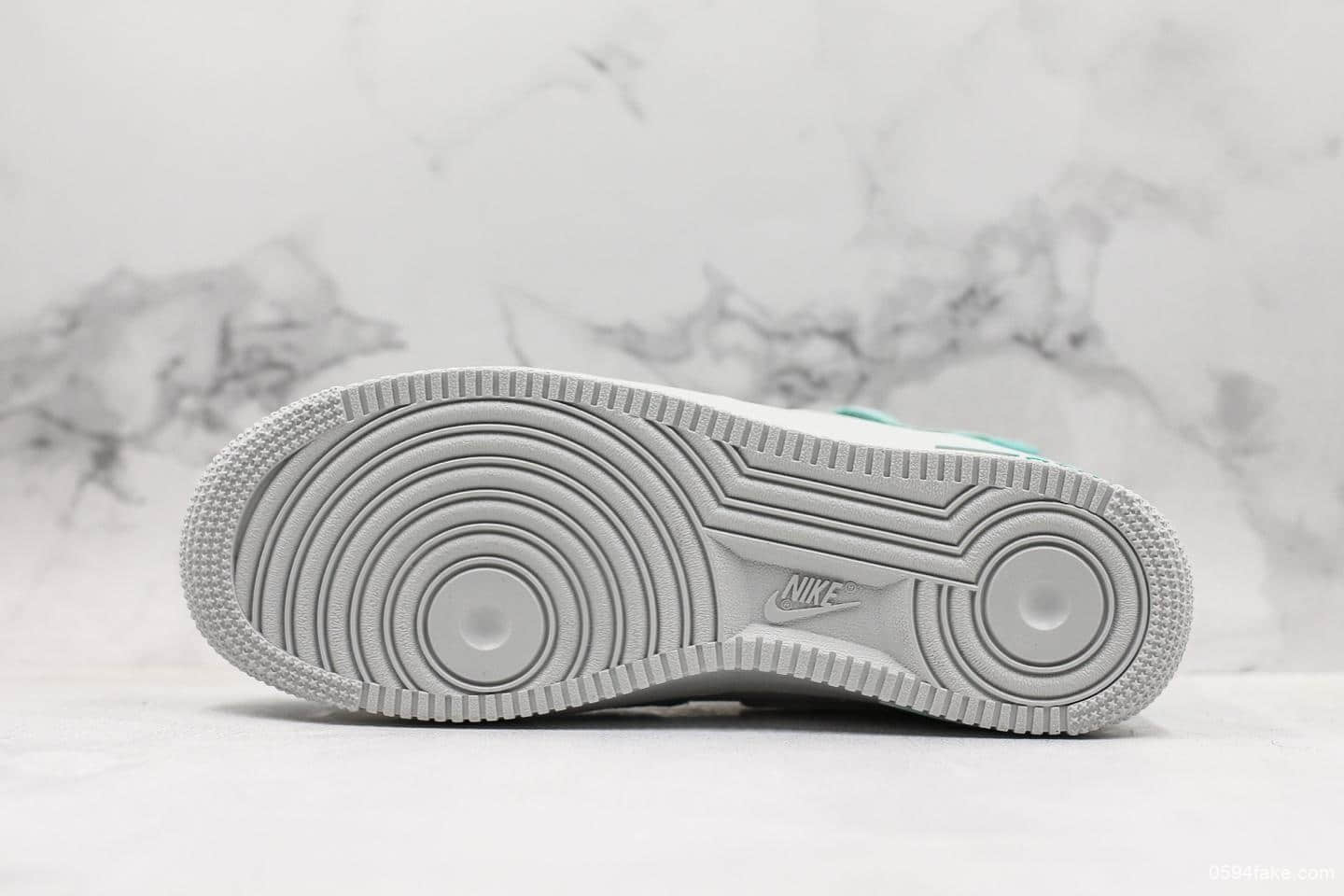 耐克Nike Air Force 1 mid 19S Tiffany纯原版本中帮蒂芙尼绿翻毛皮鞋面区别市面通货版本 货号:596728-301