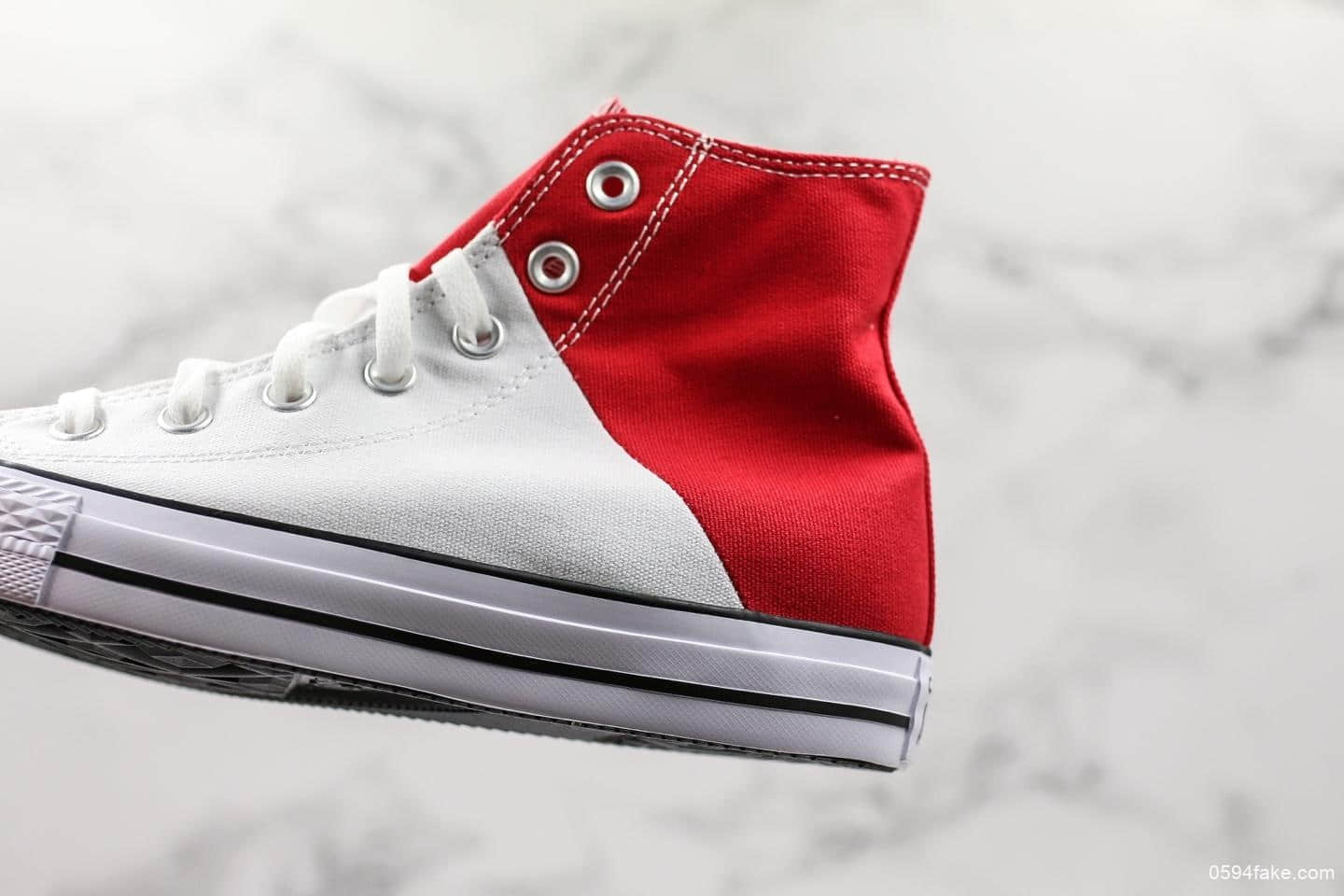匡威Converse Chuck Taylor All Star情人节七夕来临经典新款红心拼接高帮帆布鞋 货号:563460F