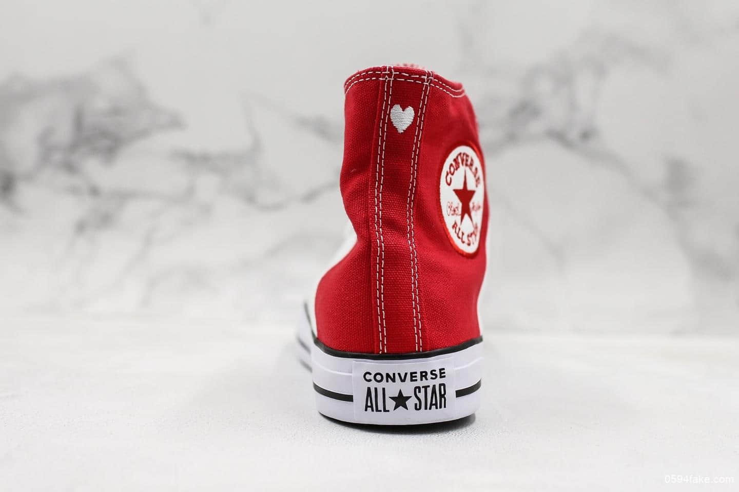 匡威Converse Chuck Taylor All Star情人节七夕来临经典新款红心拼接高帮帆布鞋 货号:563460F