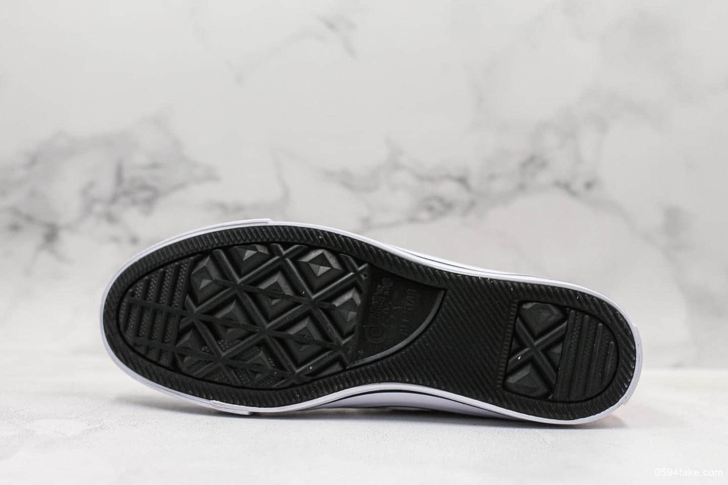 匡威Converse Chuck Taylor All Star情人节七夕来临经典新款红心拼接高帮帆布鞋 货号:563460F