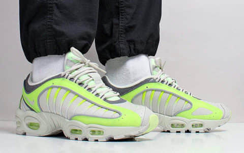 荧光绿配色的Nike Air Max Tailwind 4简直不要太亮眼! 货号:CJ0784-700