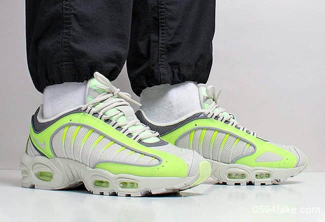 荧光绿配色的Nike Air Max Tailwind 4简直不要太亮眼! 货号:CJ0784-700