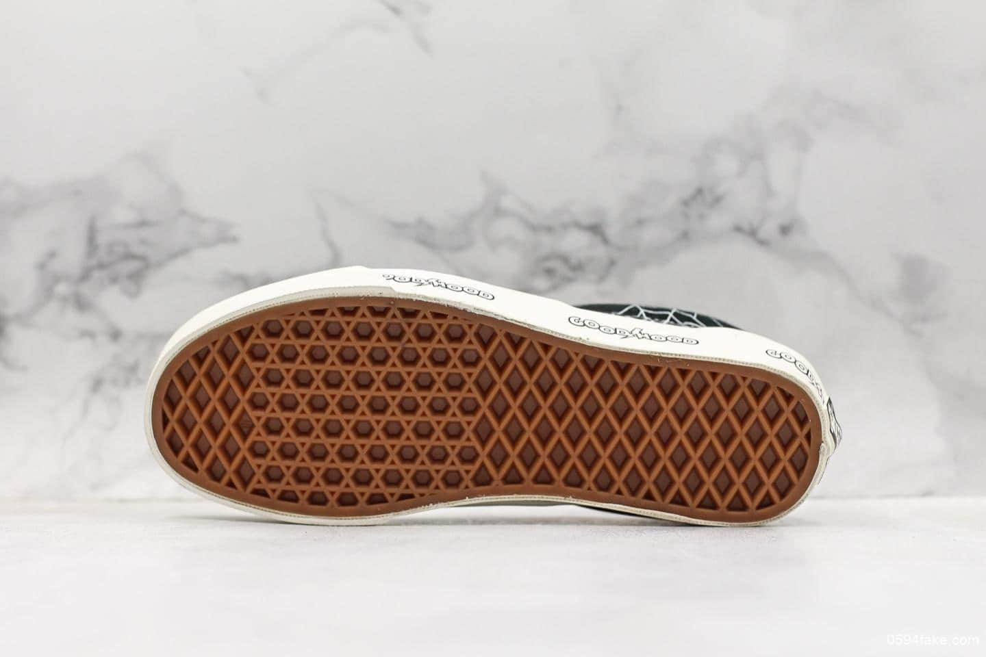 万斯Goodhood x Vans Vault Love in the Time of Chaos联名低帮板鞋公司级带半码 1:1硫化工艺真标原钢印 货号:VN000UDO7Q