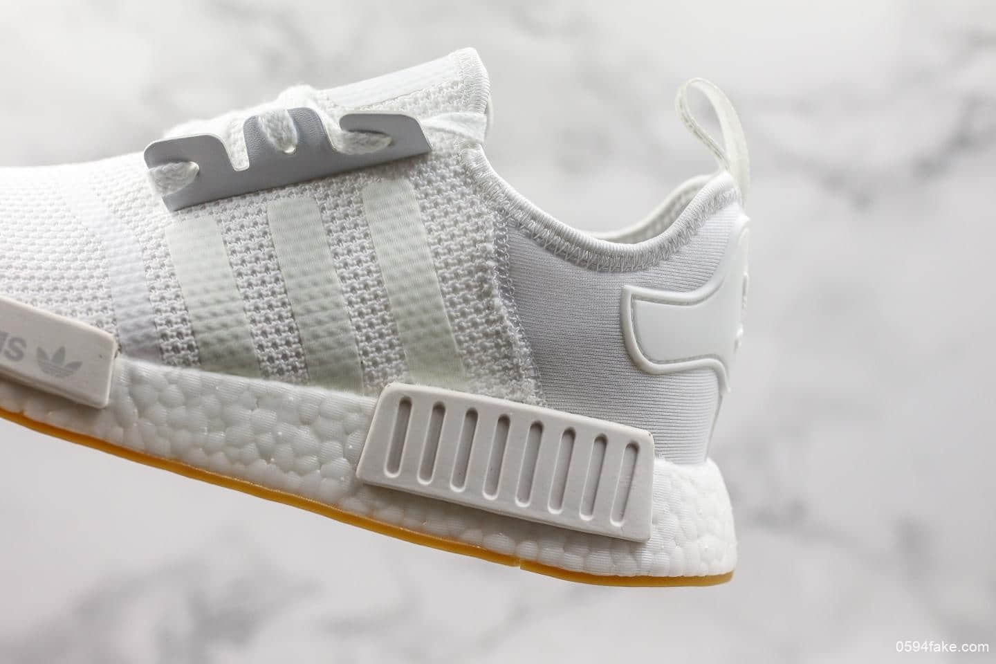 阿迪达斯Adidas originals NMD_R1公司级版本真爆米花颗粒大底原厂织面时尚休闲运动鞋 货号：D96635