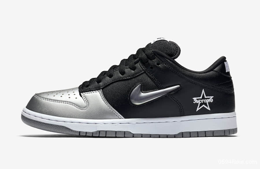 Supreme x Nike SB Dunk Low黑银配色释出官图! 货号:CK3480-001