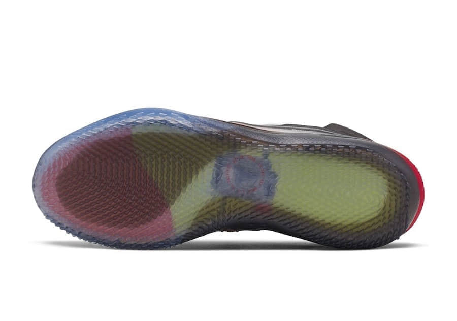 运用了AJ33的鞋带科技系统!Kobe全新战靴首次曝光!预计将在8月份中下旬发售!