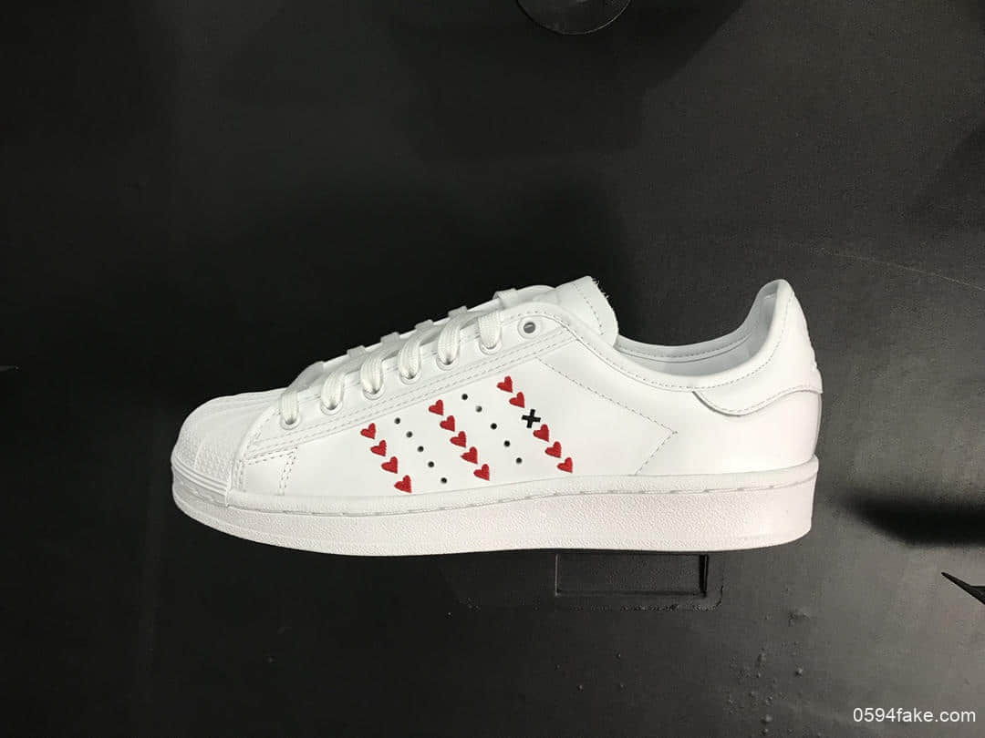 阿迪达斯adidas Originals Superstars J公司级版本三叶草贝壳头七夕情人节限定配色经典百搭休闲运动板鞋 货号:EG5811