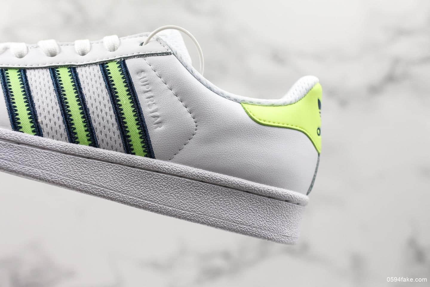 阿迪达斯Adidas Superstar W公司级三叶草夜光三杆贝壳头透气休闲板鞋 货号:CG6262