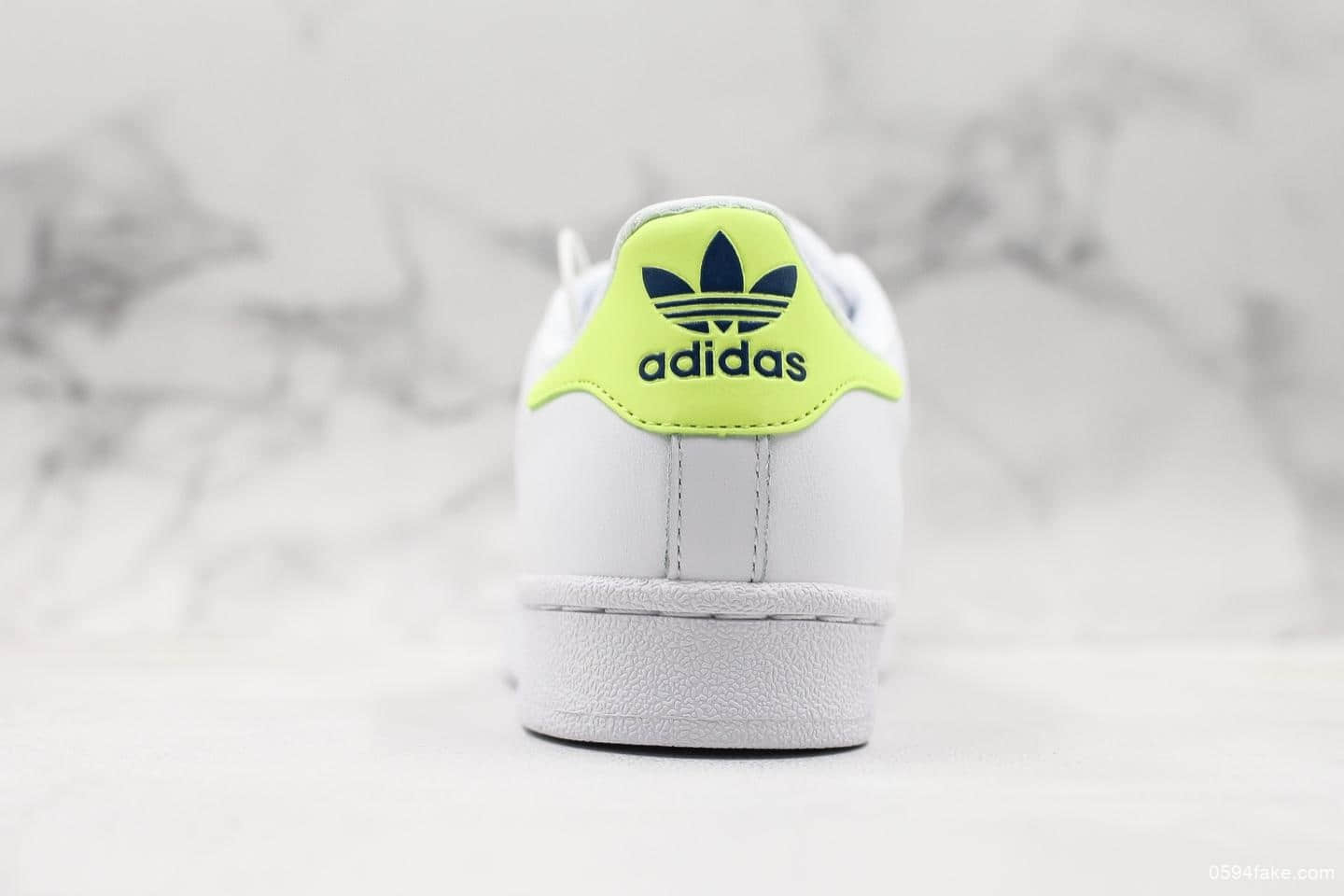 阿迪达斯Adidas Superstar W公司级三叶草夜光三杆贝壳头透气休闲板鞋 货号:CG6262