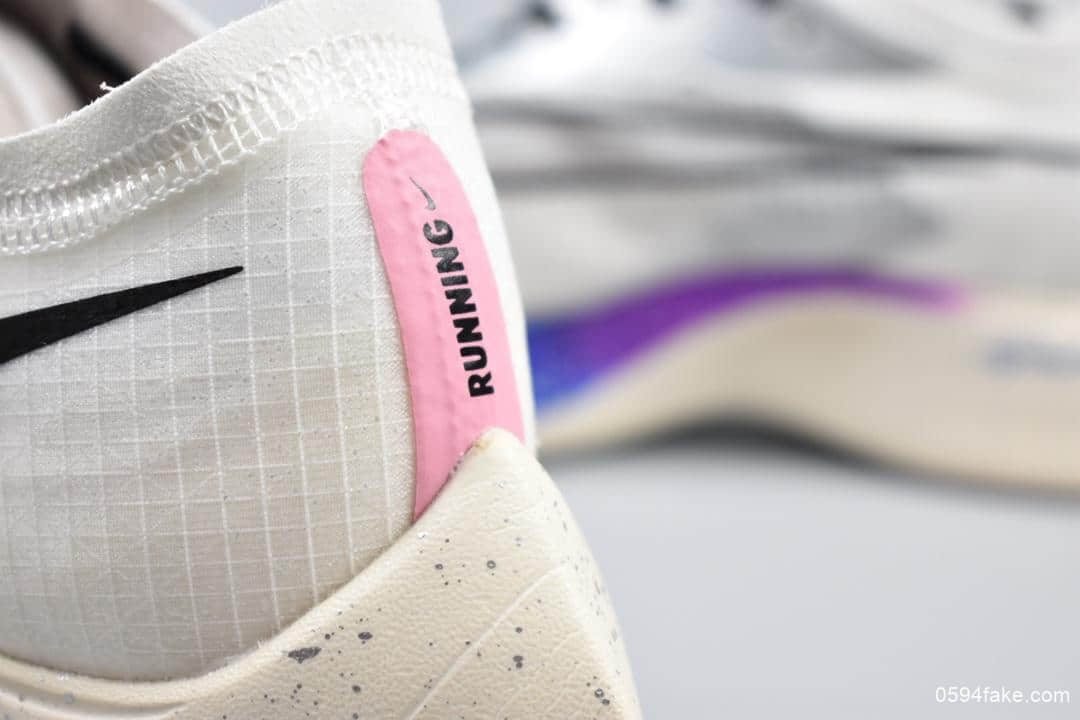 耐克Nike ZoomX VaporFly NEXT% “Be True” 公司级版本炫目彩虹鸳鸯设计超强跑鞋轻质马拉松运动跑鞋 货号：AO4568-101