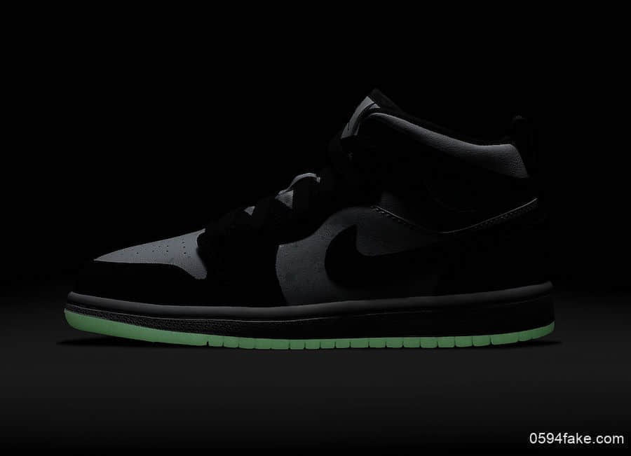 夜光熊猫超炫酷!这款Air Jordan 1 Mid GS千万别错过! 货号:BQ6931-103