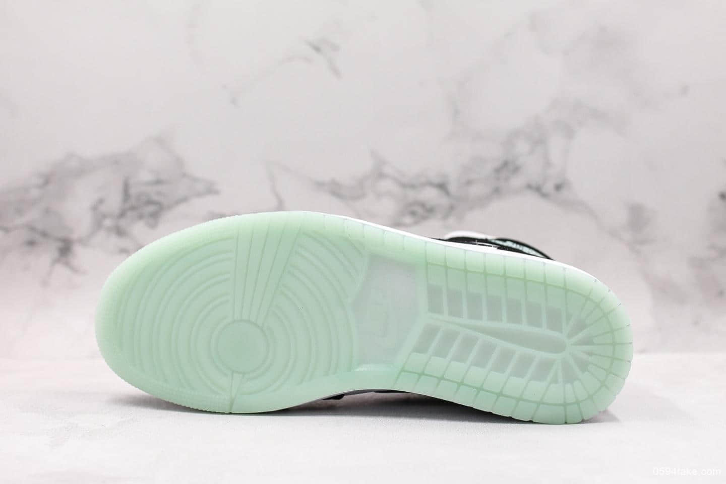 乔丹Air Jordan 1 Mid SE公司级版本夜光熊猫泼墨满天星AJ1中帮夜光真头层原厂大底 货号:BQ6931-103