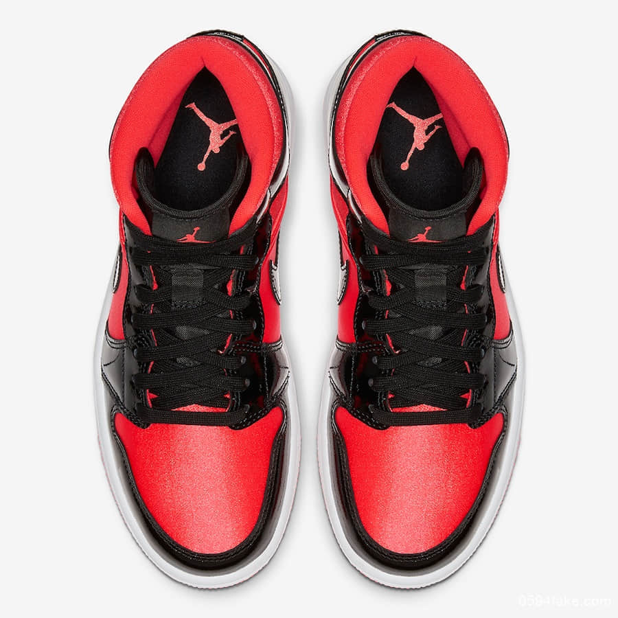 热情似火的Hot punch鞋面搭配亮黑色漆皮!这双Air Jordan 1 Mid就一个字:酷! 货号:BQ6472-600